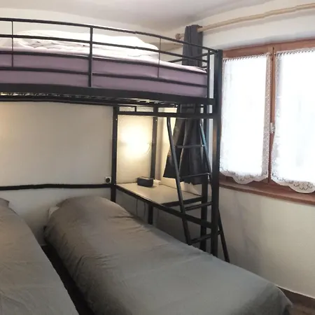 Saboia A Skis Aux Pieds كورشوفيل