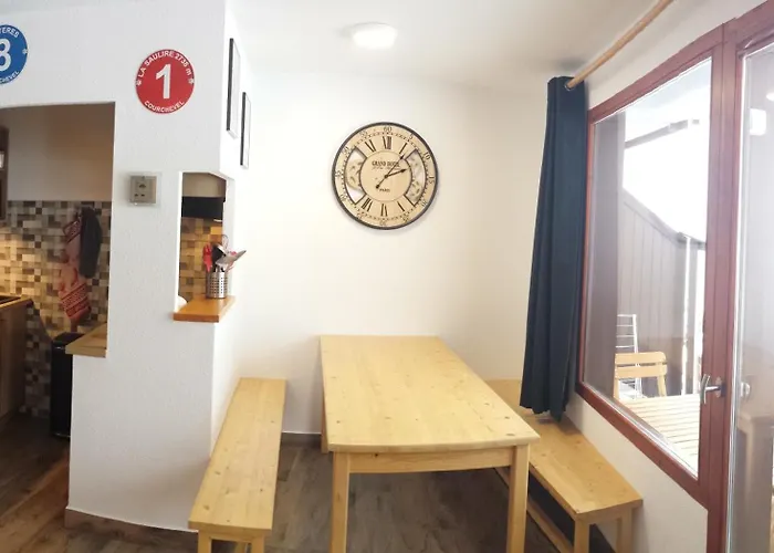 Saboia A Skis Aux Pieds كورشوفيل