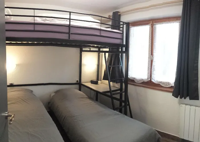 Saboia A Skis Aux Pieds Courchevel