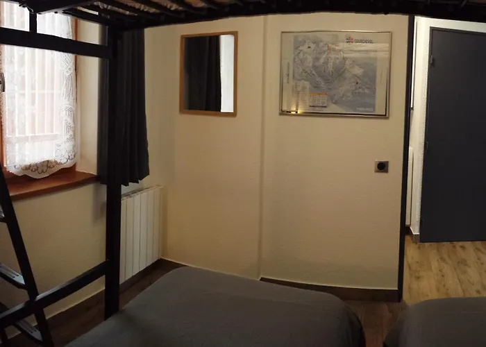 Saboia A Skis Aux Pieds Daire Courchevel