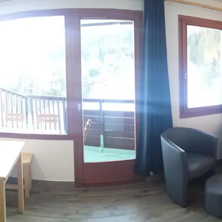 Superbe En Skis Aux Pieds