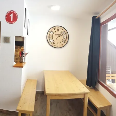 Superbe En Skis Aux Pieds 谷雪维尔